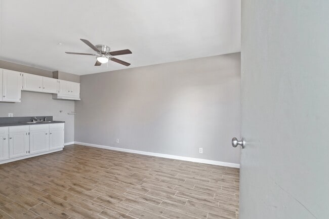 Photo - 6444 Gage Ave Unidad 6444 12