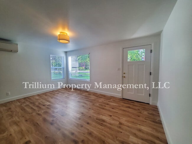 Photo - 4835 N Willamette Blvd