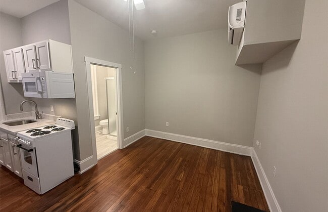 Building Photo - 2724 Jefferson Ave Unit 2724-02