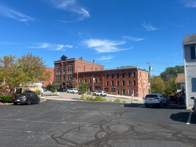 Photo - 12 S Main St Unidad L3