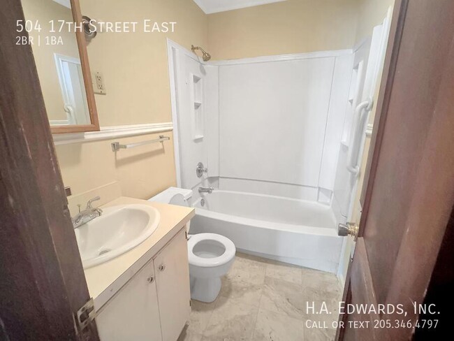 Photo - 504 17th St E