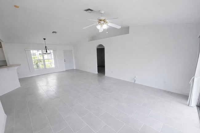 Photo - SPACIOUS 3Bd / 2 Ba SINGLE FAMILY HOUSE AVAILABLE