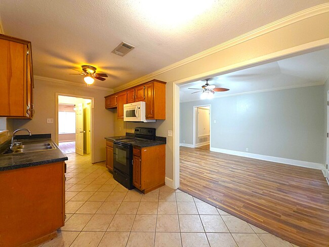Photo - 308 Lakeview St