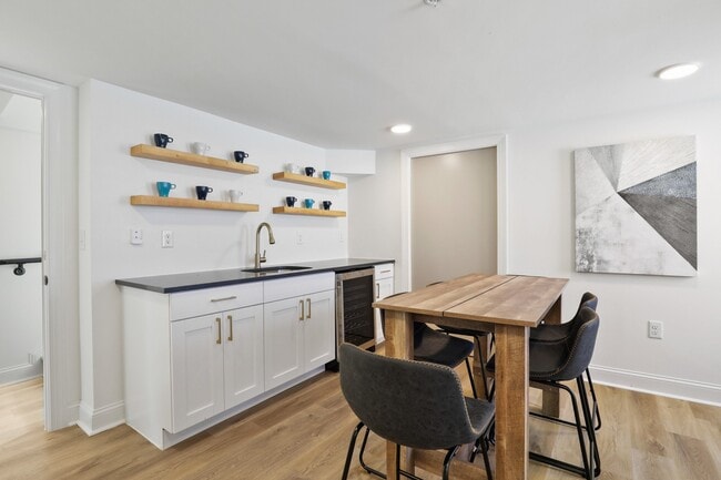 Photo - 2201 Brookfield Ave Unit B03