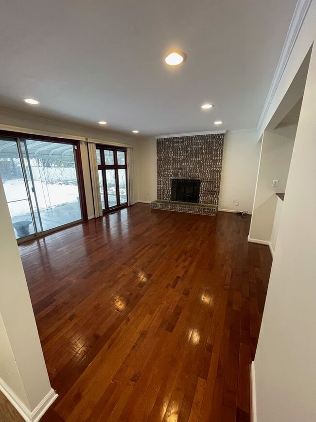 Photo - Beautiful home in Lathrup Village--3br/2.5ba/Basement/Attached Garage