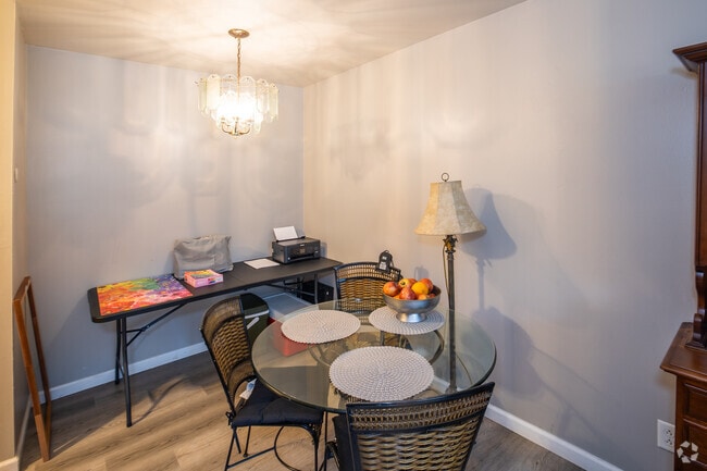 A 1BR, 1BA - 675SF - Dining Room