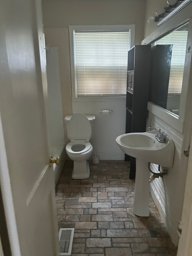 Photo - OnPointe Hinton Rentals (503)