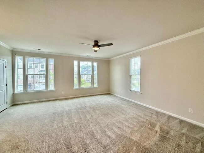 Photo - 113 Cross Country Way