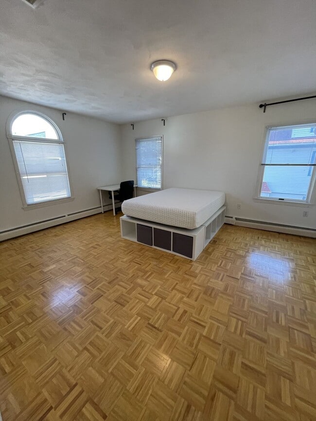 Photo - 382 Brook St