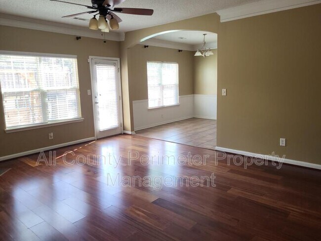 Photo - 563 Hansen Dr