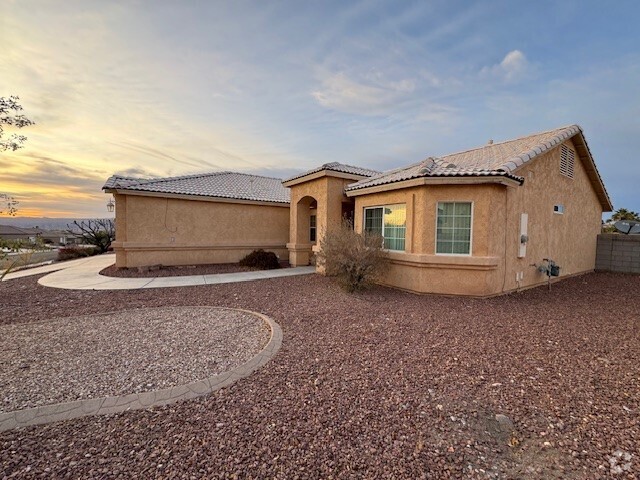 Building Photo - 2855 La Paloma Dr Rental