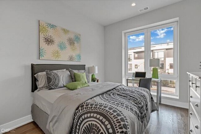 Photo - 2217 W Madison St Unit 401