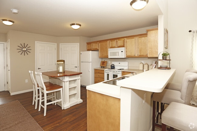 2HAB, 2BA - Forestwood - 1294 ft² - Redwood Fort Wayne Maplecrest Road