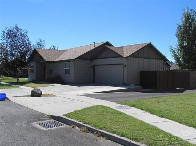 Building Photo - 62593 Hawkview Road