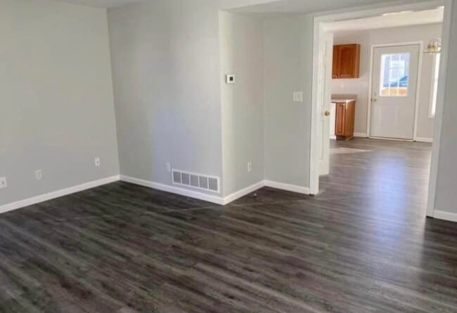 Photo - 305 W Seminary St