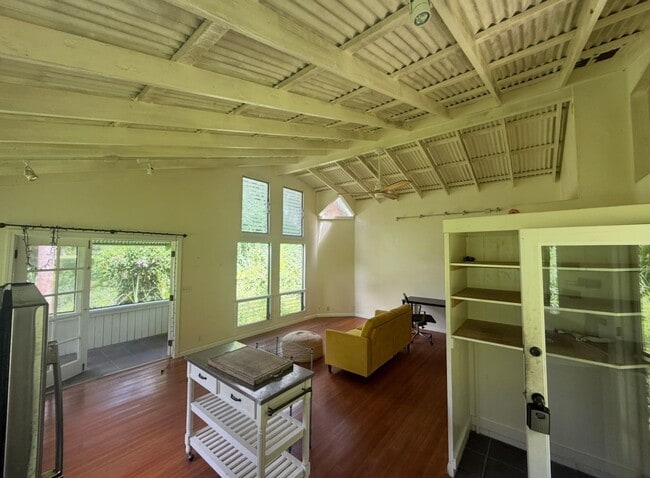4641-f kuawa rd