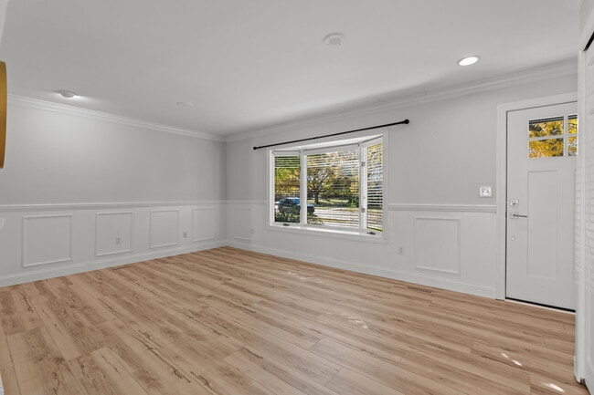 Photo - 230 Selkirk St