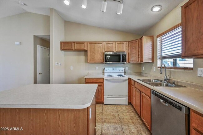 Photo - 10930 W Wilshire Dr