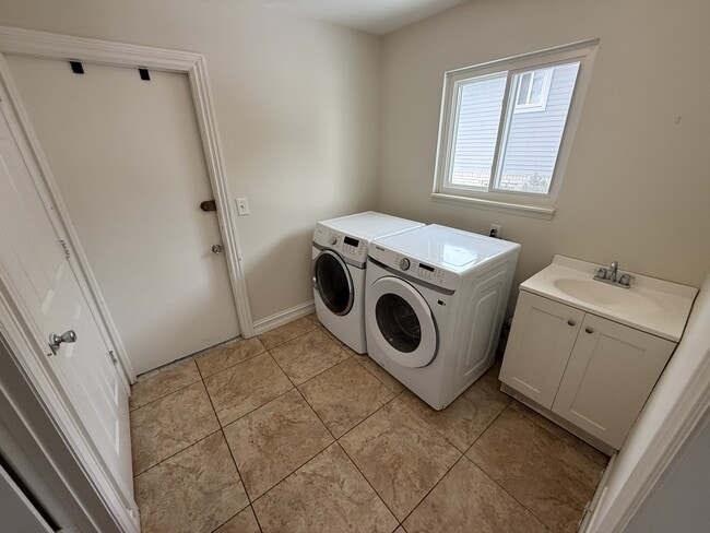 Photo - 1792 Woodgate Dr
