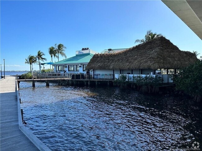 Building Photo - 352 NE Starboard Way Rental