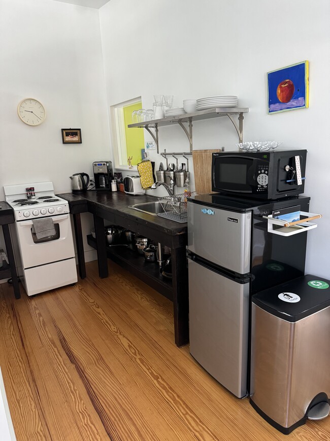 Kitchen (new fridge is bigger than this one) - 33 Atlantic St Unit 3