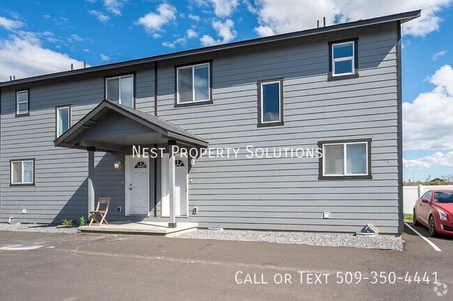 Building Photo - 3 bed, 2.5 Bath Townhouse in a Great Locat... Unit 5