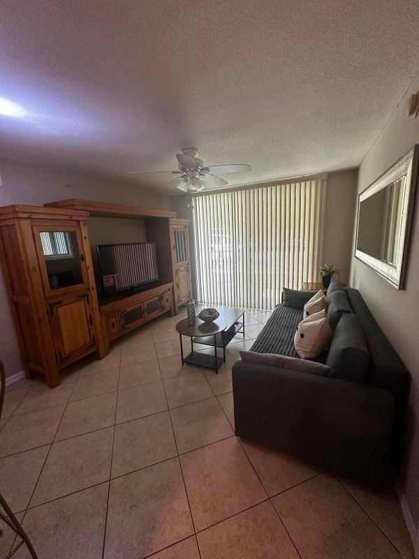 Photo - 805 Villa Cir