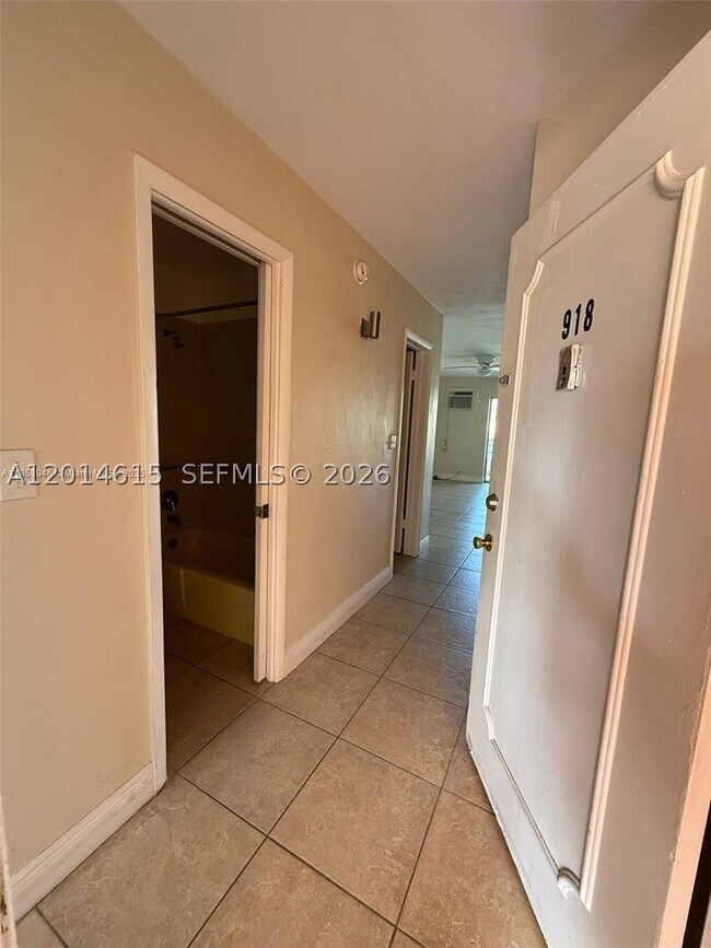 Photo - 18707 NE 2nd Ave Unit 918