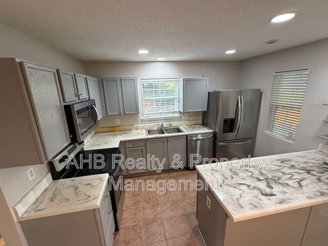 Photo - 1047 Oak Blossom Way