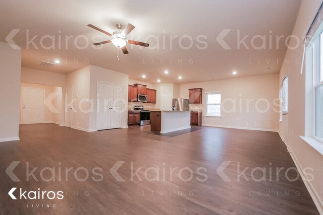 Photo - 1037 Pilgrim Ln