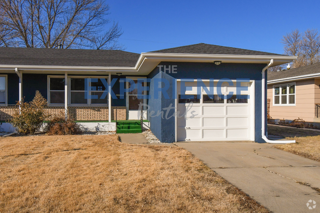 Building Photo - 3213 S Holly Ave Rental