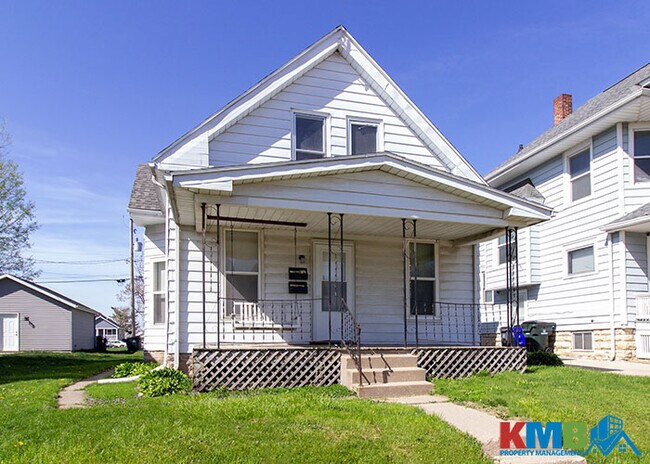 Photo - 412 8th Ave SW House
