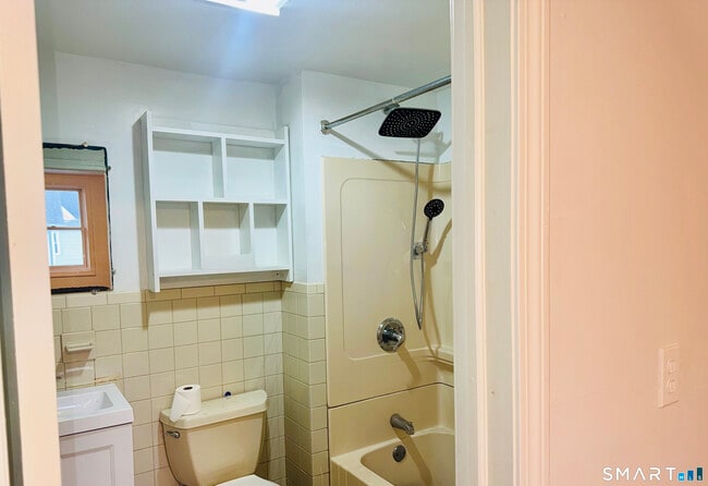 Photo - 470 Wood Ave