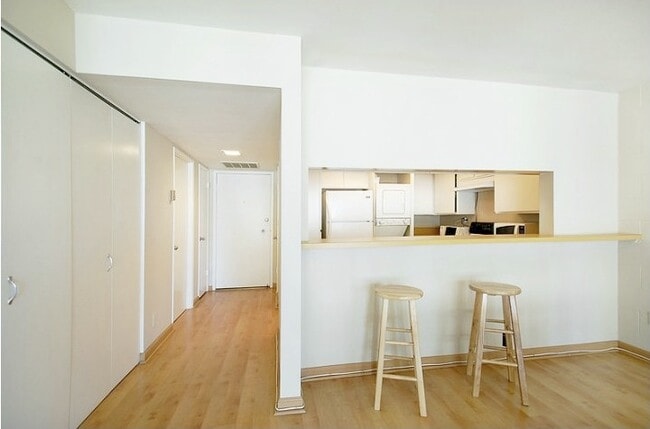 Photo - 10966 Rochester Ave Unit 6B