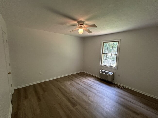 Photo - 14105-14109 Red House Road Unidad B