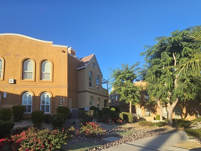 Photo - 45245 Seeley Dr Unidad 18d