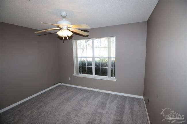 Photo - 319 Mizzen Ln