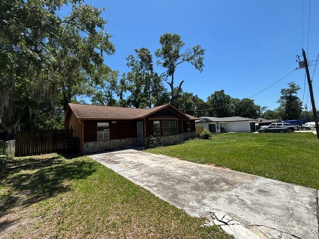 Photo - Ocala Park Estates / 2/2 ***Won't Last***