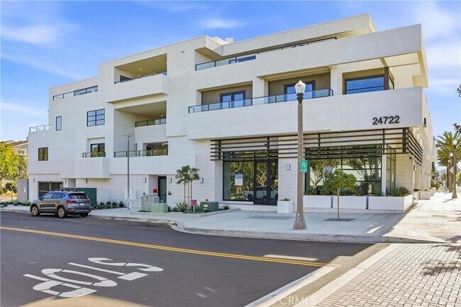 24722 Del Prado Ave Unidad 201