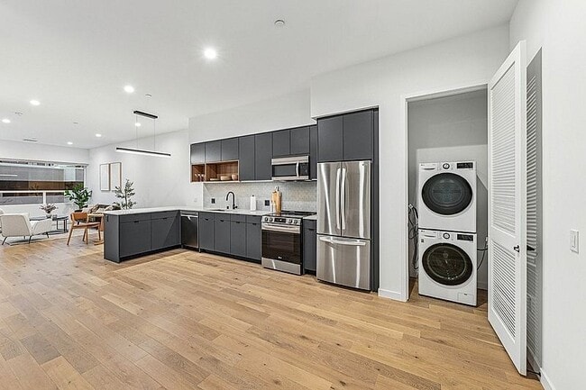 701 Hudson