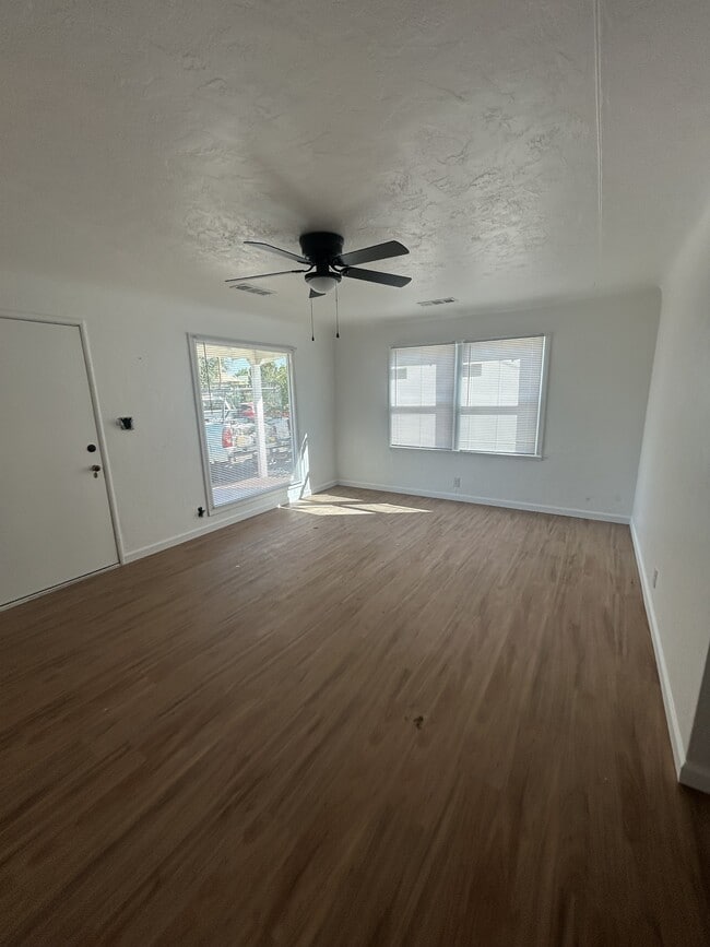 Photo - 413 S H St