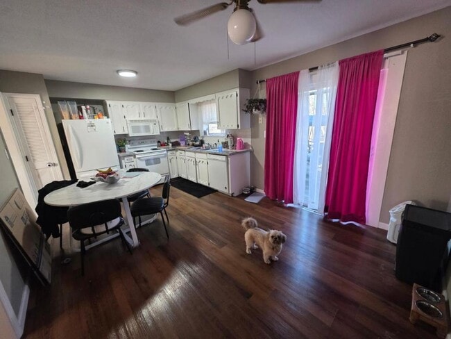 Photo - 205 Concord Cir