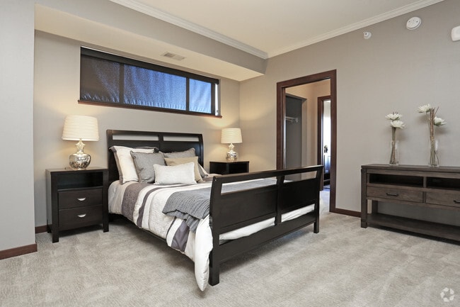 2BR, 2BA - Penthouse