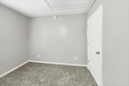 Photo - 413 Queens Dr SW