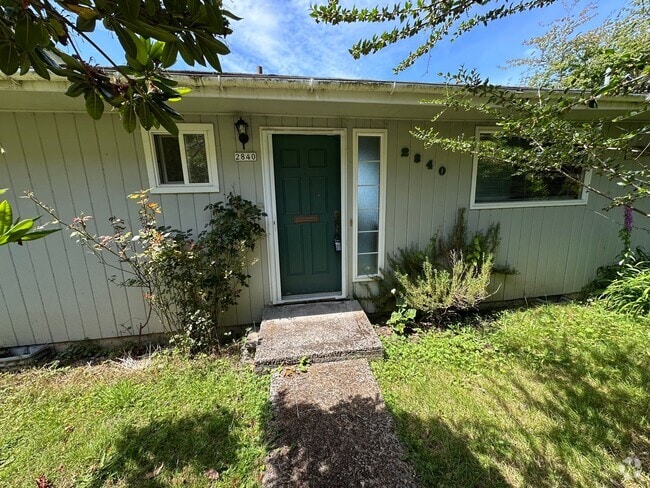 Building Photo - COMING SOON! - 3 Bed 1 Bath Home