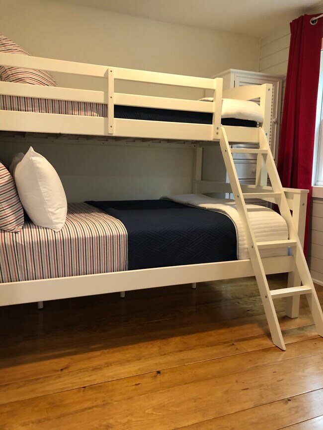 Photo - 637 W Shore Rd