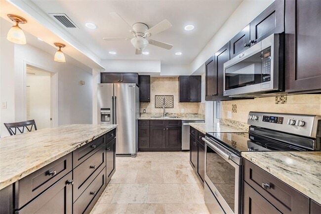 Photo - 954 Dumont Dr