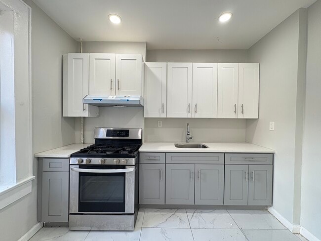 Building Photo - 122 Bergen Ave Unit 1