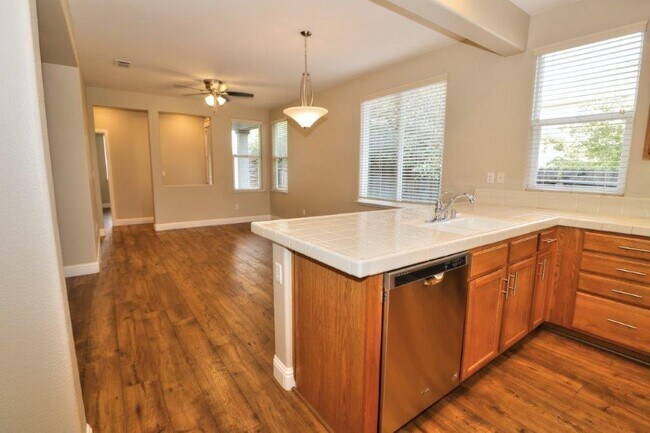 Photo - ADORABLE 3/2 Roseville Corner Lot Home!  PLEASE READ ENTIRE AD PRIOR TO CALLING AGENT FOR SHOWING.