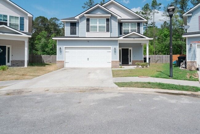 Building Photo - Spacious 4 Bed, 4 Bath Rental